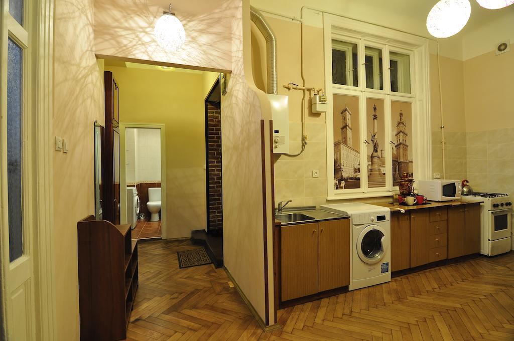 Voyager Hostel Lviv Buitenkant foto