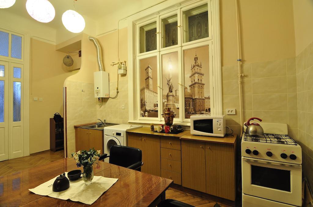 Voyager Hostel Lviv Buitenkant foto