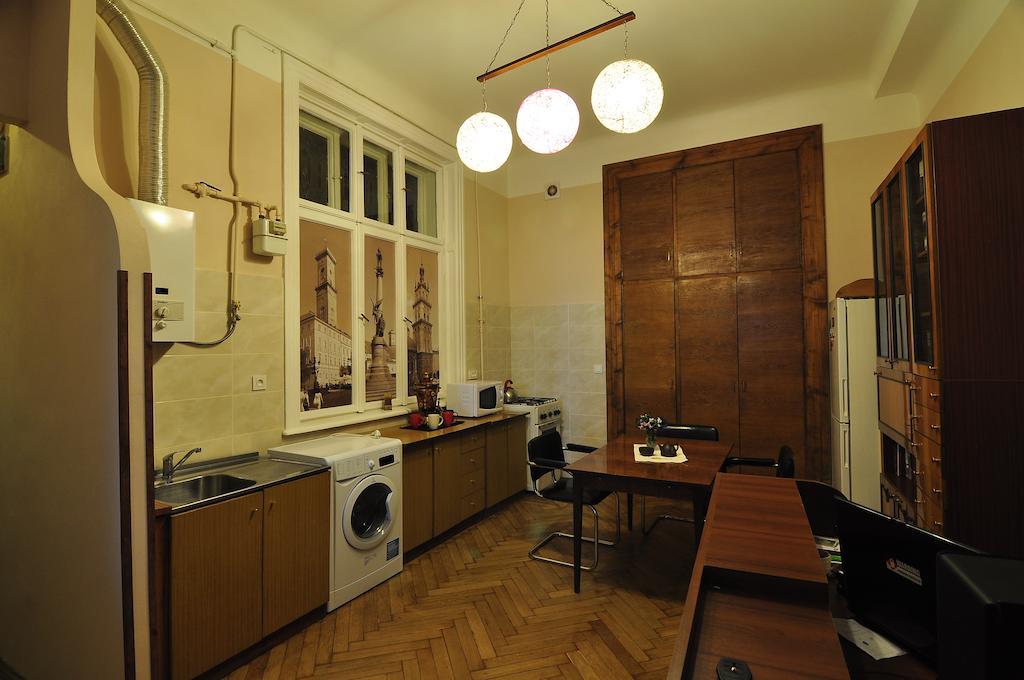 Voyager Hostel Lviv Buitenkant foto